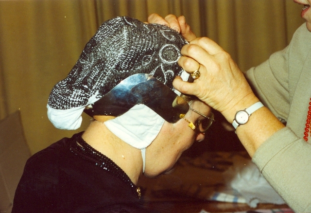 Plaatsen van het oorijzer Plaatsen van het oorijzer